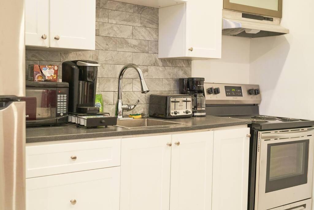 Blue Lounge ☆ Lafontaine Park ☆ Tv Cable Apartment Montreal Luaran gambar